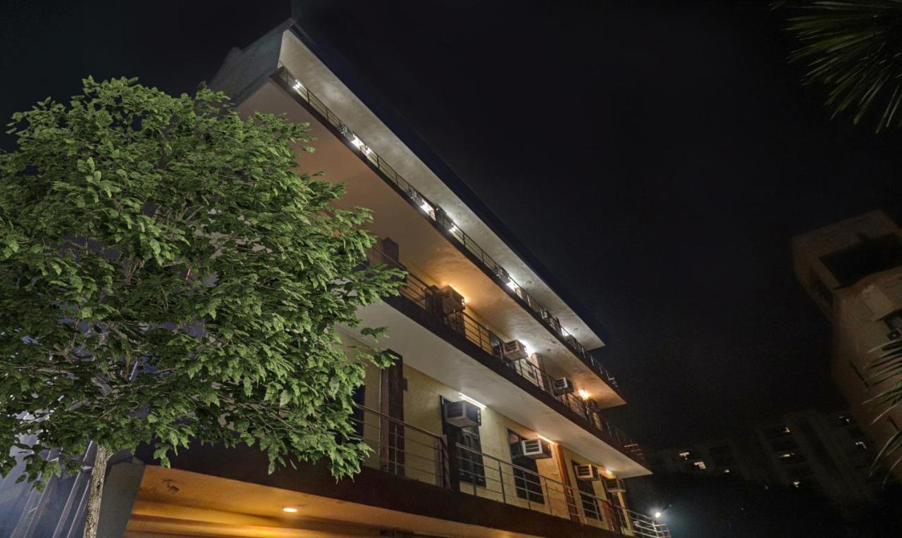 Treebo Trend Radha Palace Mathura Bagian luar foto