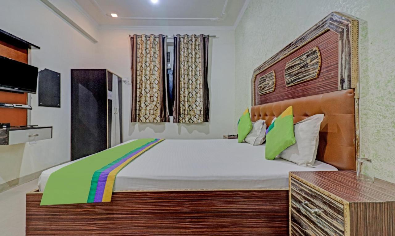 Treebo Trend Radha Palace Mathura Bagian luar foto